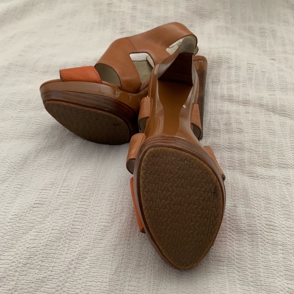 MICHAEL KORS two-toned platform heel - Picture 3 of 3